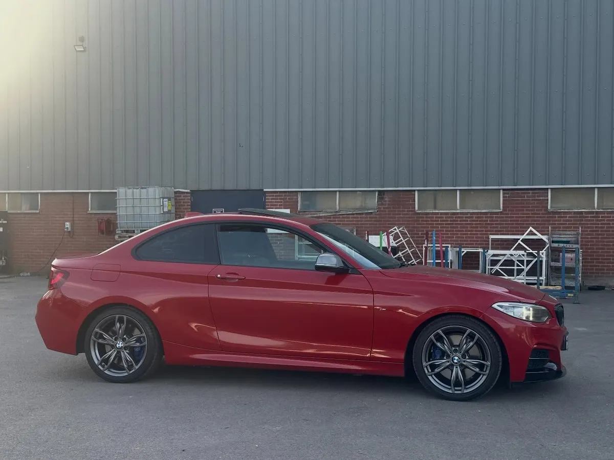 2015 BMW M235i Coupé (F22): Side view by an industrial unit