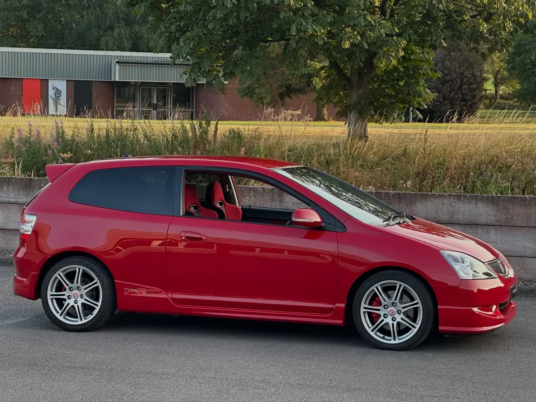 2005 Honda Civic Type R (EP3) Premier Edition: Side view from further back