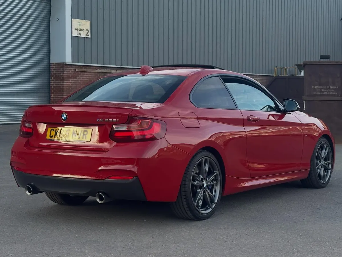 2015 BMW M235i Coupé (F22): Rear three-quarter view
