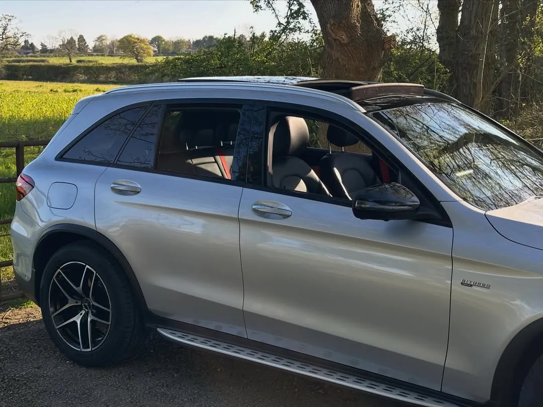 2017 Mercedes-AMG GLC 43 4MATIC: Side view from the rear