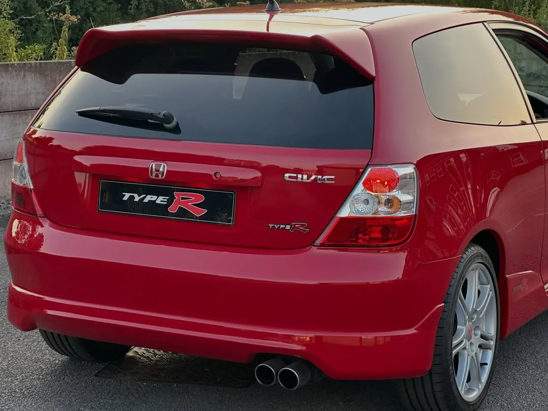2005 Honda Civic Type R (EP3) Premier Edition: Rear three-quarter view
