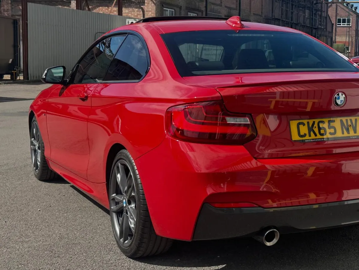 2015 BMW M235i Coupé (F22): Rear three-quarter view, close up
