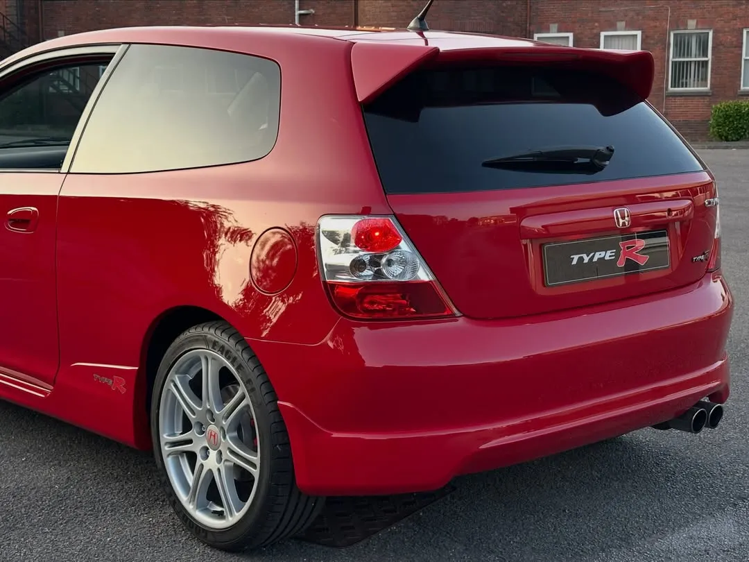 2005 Honda Civic Type R (EP3) Premier Edition: Rear three-quarter view from the other side