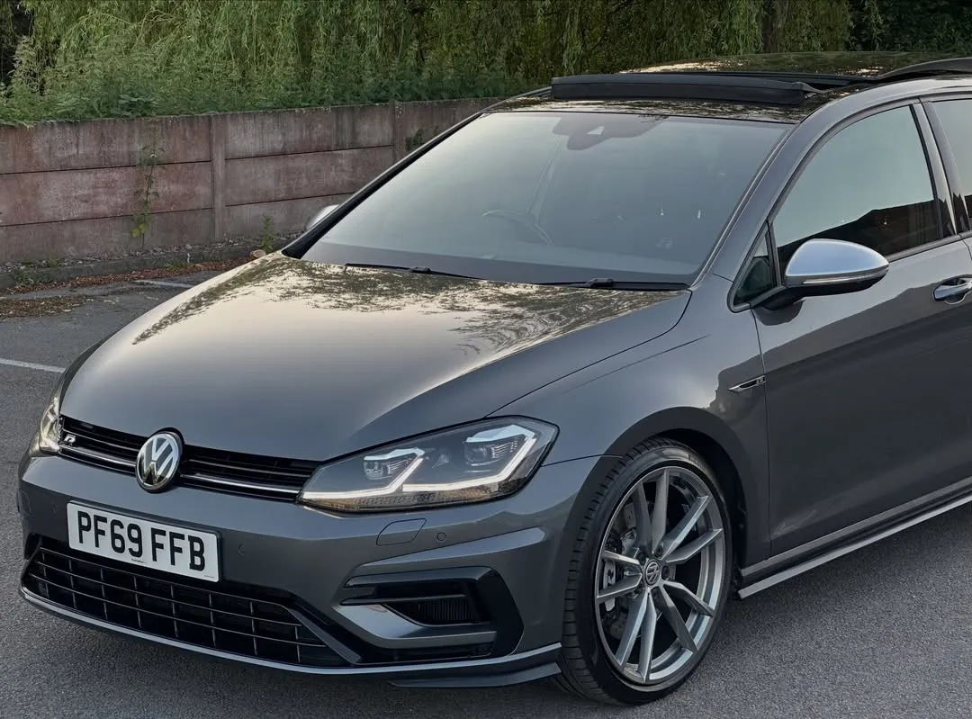2019 Volkswagen Golf R (Mk7.5) Performance Pack: Front three-quarter view, close up