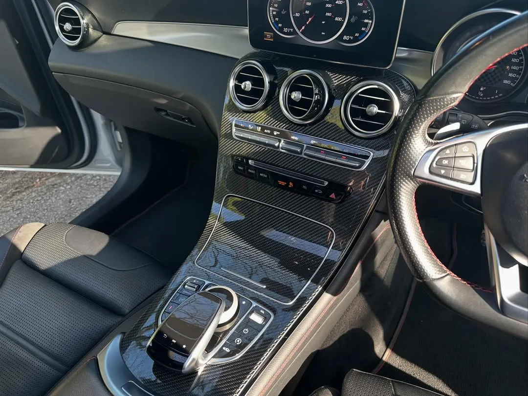 2017 Mercedes-AMG GLC 43 4MATIC: Dashboard, centre console and steering wheel