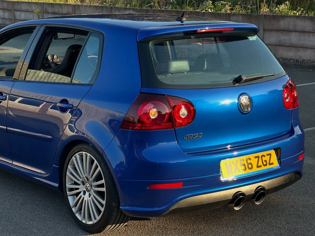 2006 Volkswagen Golf R32 (Mk5) Supercharged: Rear three-quarter view from the other side