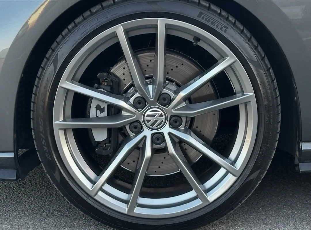 2019 Volkswagen Golf R (Mk7.5) Performance Pack: 19 inch Pretoria alloy wheel and brake