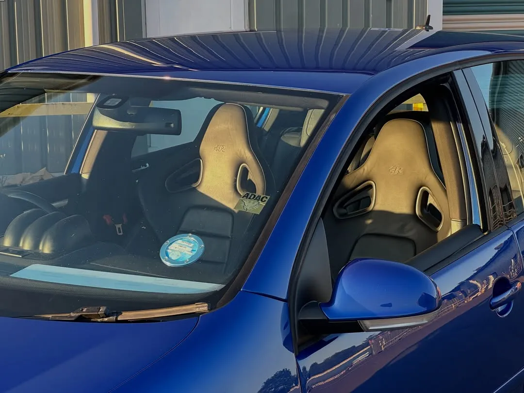 2006 Volkswagen Golf R32 (Mk5) Supercharged: Wingback seats through the window