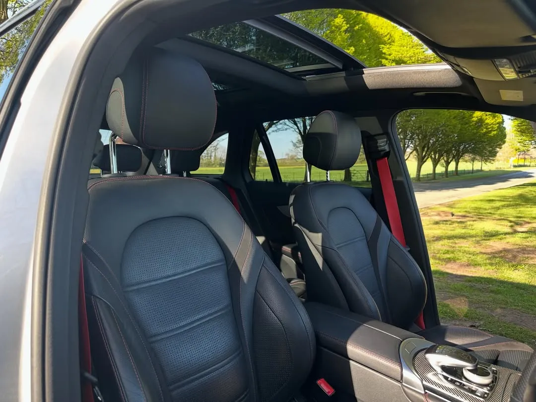 2017 Mercedes-AMG GLC 43 4MATIC: Front seats under the panoramic sunroof