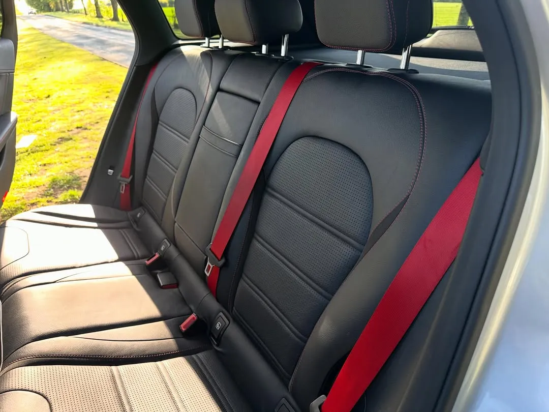 2017 Mercedes-AMG GLC 43 4MATIC: Rear seats with red seat belts