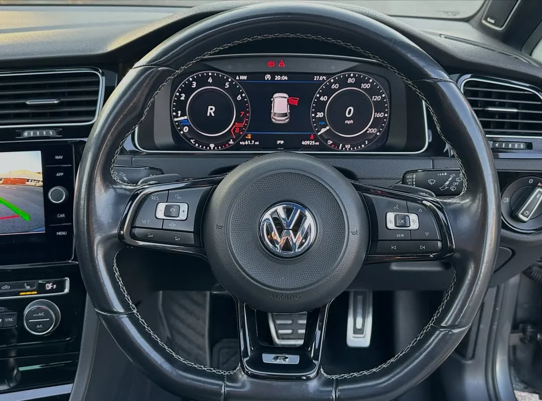2019 Volkswagen Golf R (Mk7.5) Performance Pack: Steering wheel and virtual dash