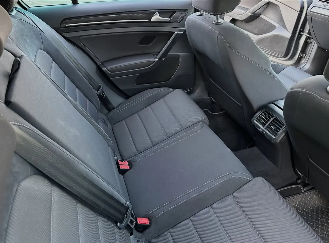 2019 Volkswagen Golf R (Mk7.5) Performance Pack: Rear seats